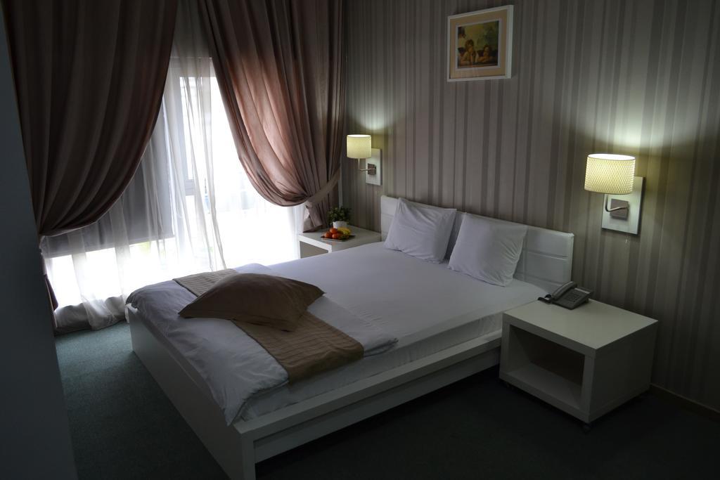 Guesthouse City Central International Скопие Екстериор снимка