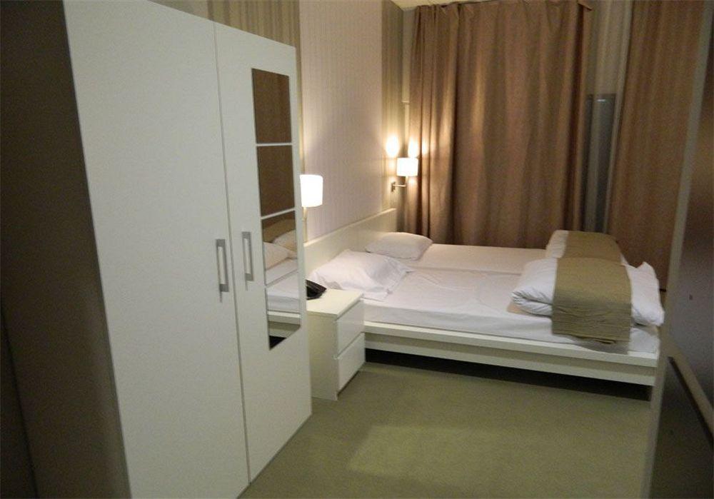 Guesthouse City Central International Скопие Екстериор снимка