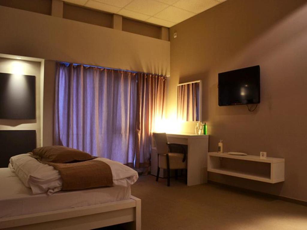 Guesthouse City Central International Скопие Екстериор снимка