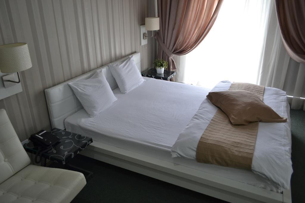Guesthouse City Central International Скопие Екстериор снимка