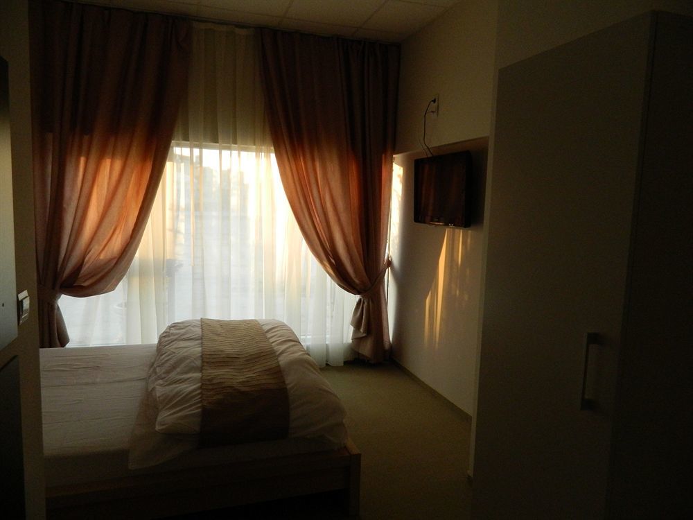 Guesthouse City Central International Скопие Екстериор снимка