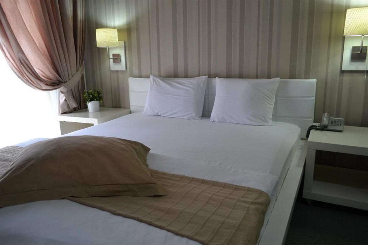 Guesthouse City Central International Скопие Екстериор снимка