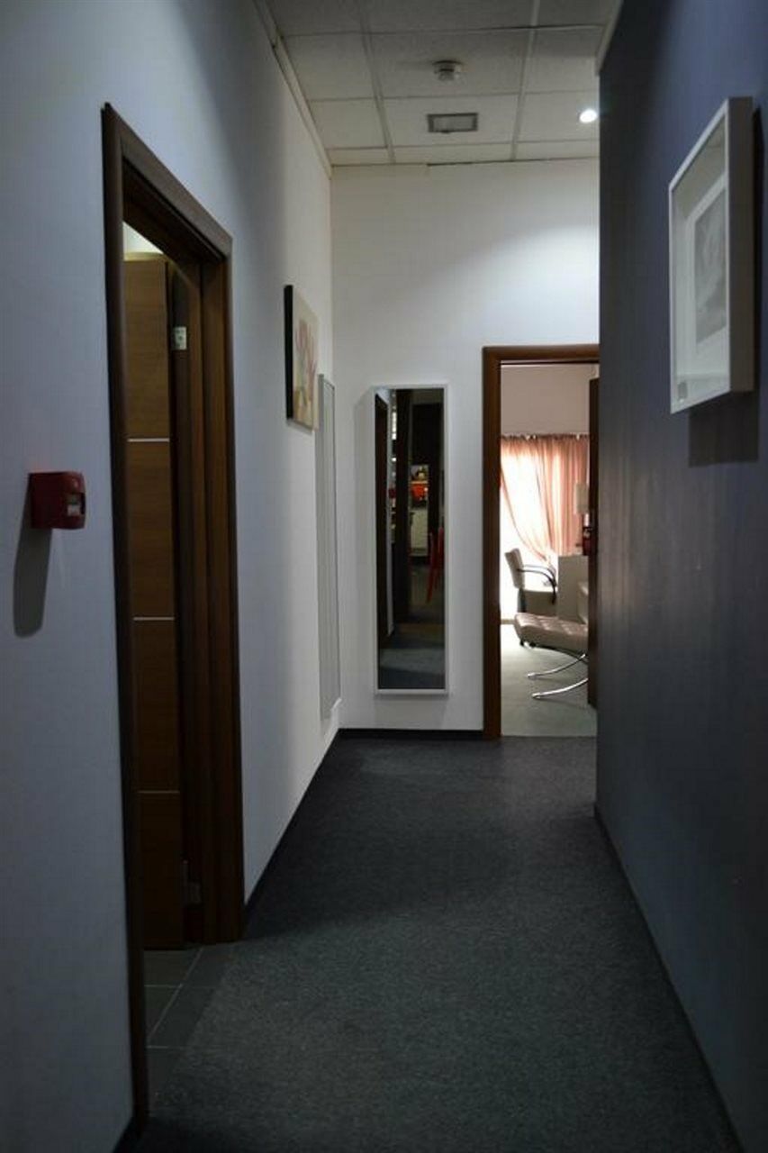 Guesthouse City Central International Скопие Екстериор снимка